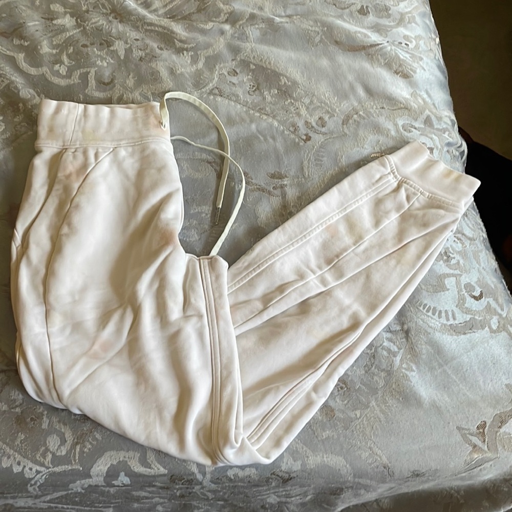Lululemon tie die white joggers